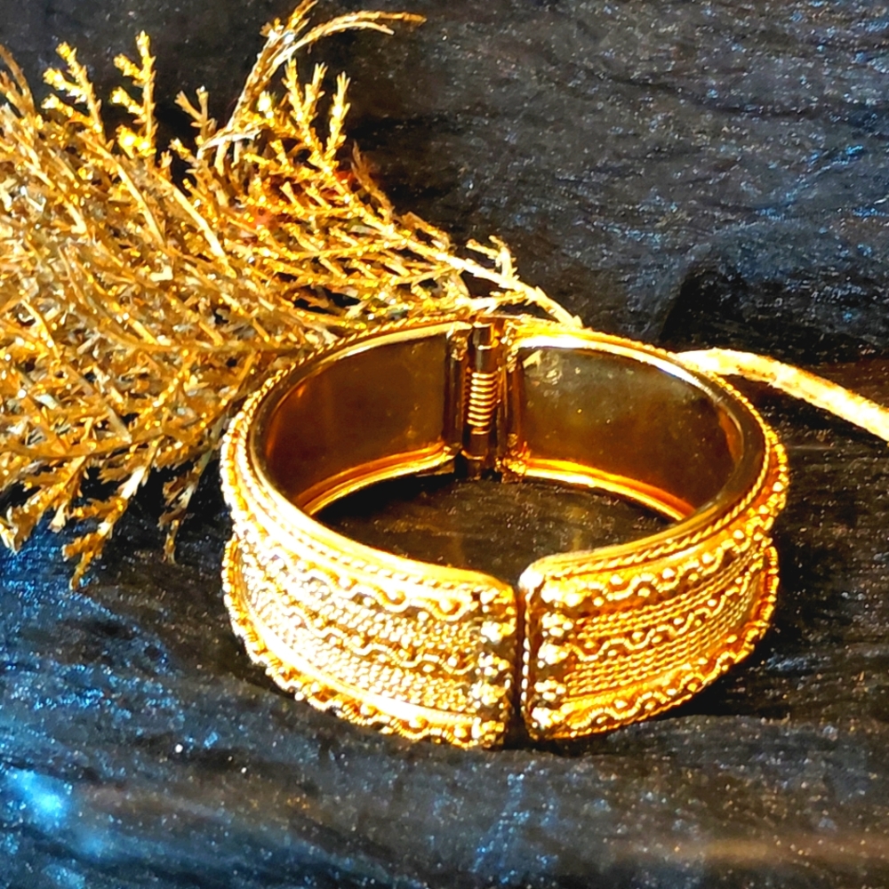 Elegant Gold Clapper Bracelet